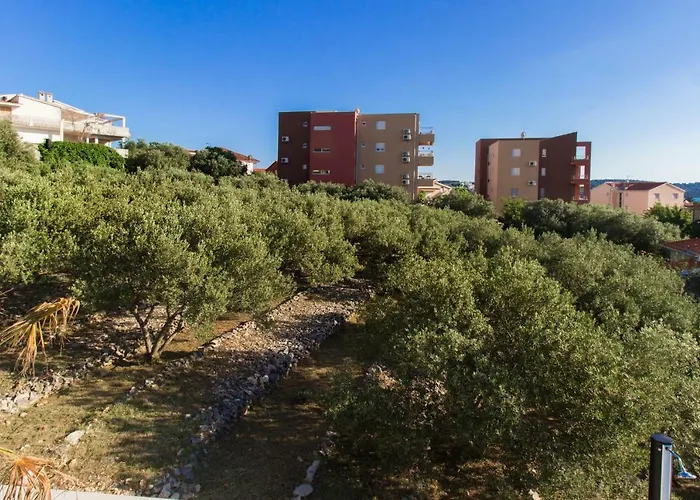 Bareta 2 アパート トロギール